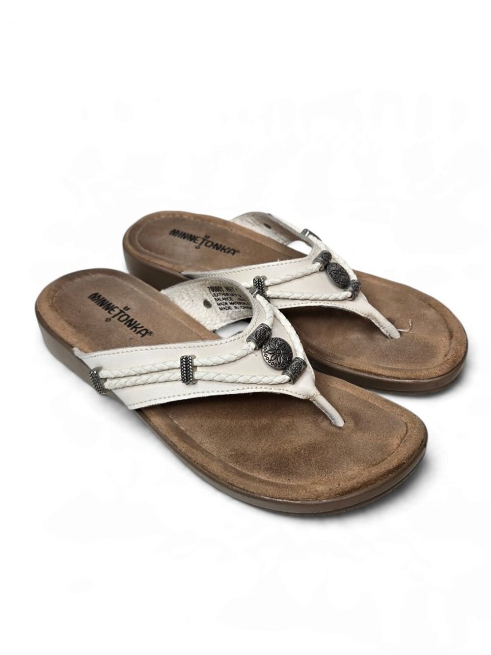 Minnetonka Silverthorne Thong Sandal Women's White Boho Engraved Bead Leather 7